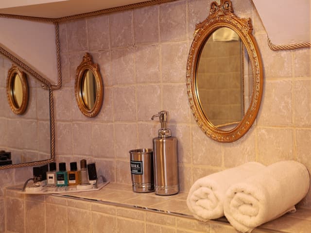 Family Quadruple Room, 2 Queen Beds