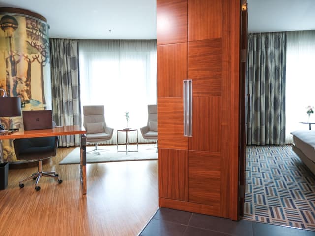Deluxe Suite, 1 King Bed