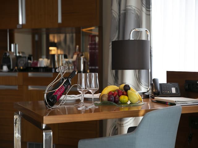 Deluxe Suite, 1 King Bed