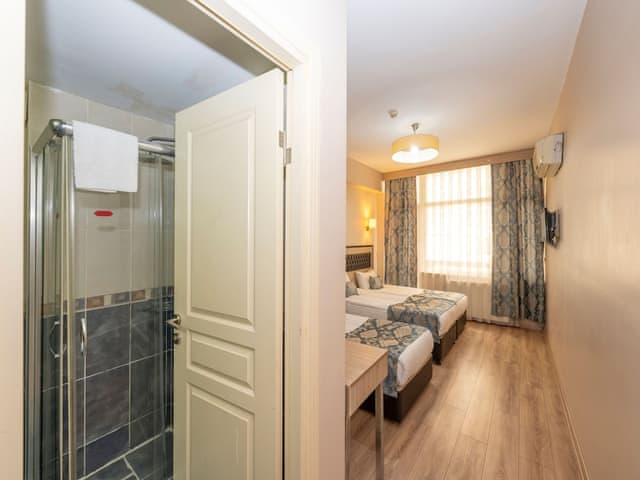 Delüks Üç Kişilik Oda