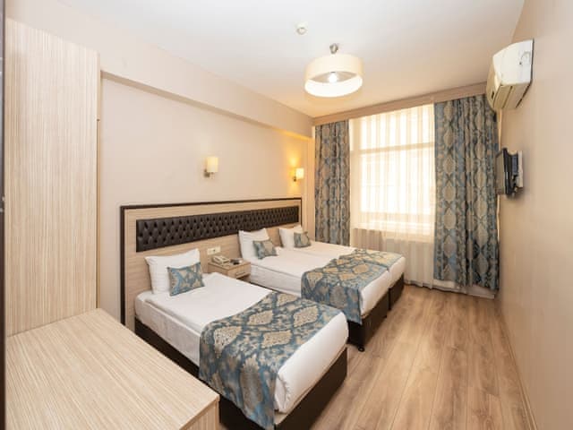 Delüks Üç Kişilik Oda