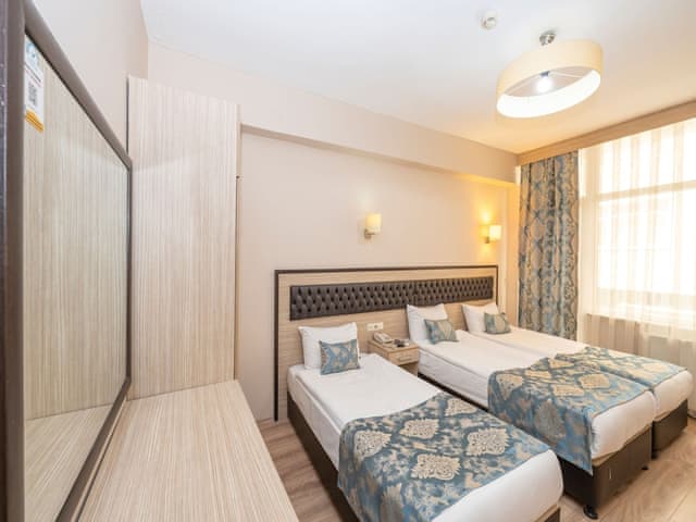 Delüks Üç Kişilik Oda