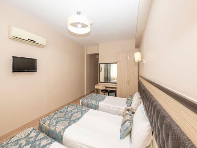 Delüks Üç Kişilik Oda