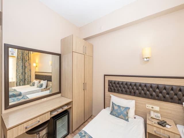 Delüks Üç Kişilik Oda