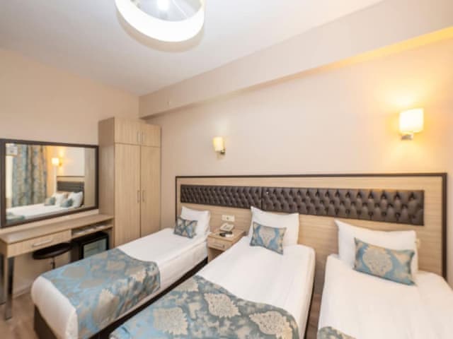 Delüks Üç Kişilik Oda