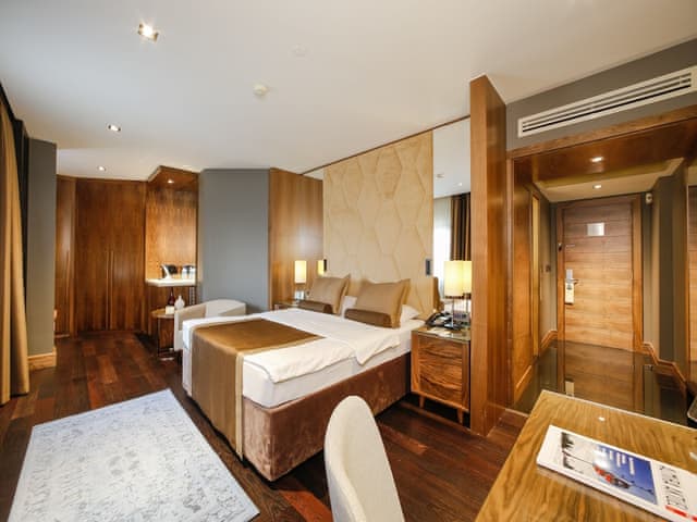 Superior Business Room