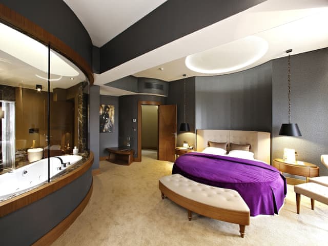 Deluxe King Suite