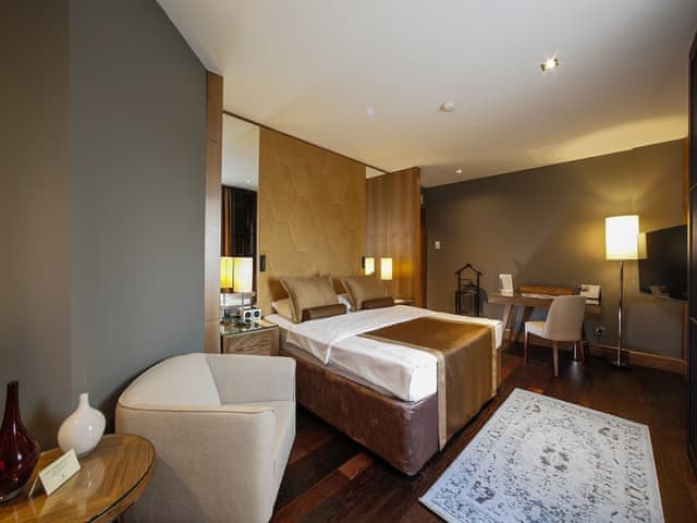 Superior Business Room