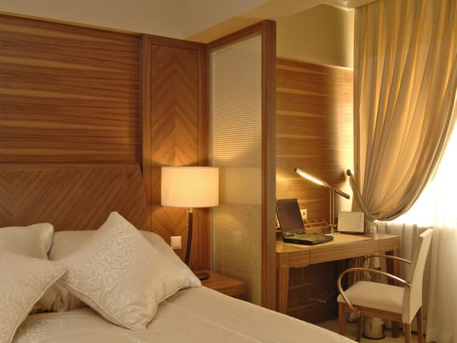 Superior Business Room