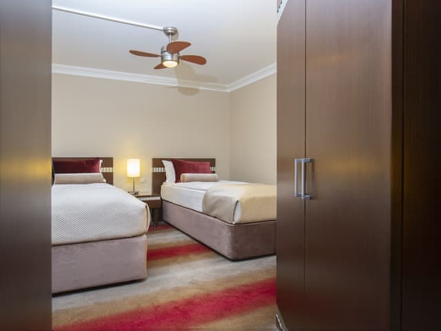 Grand Superior Family Room