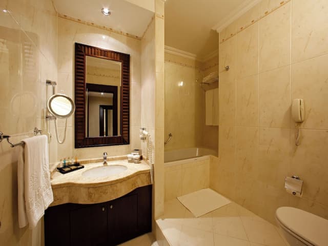 Grand Superior Family Room