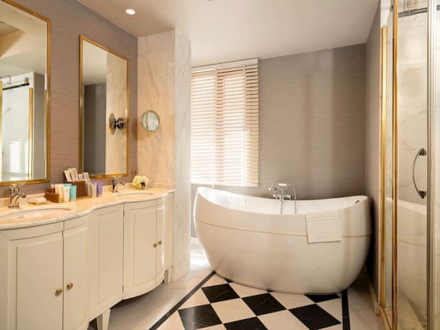 Suite, 1 King Bed