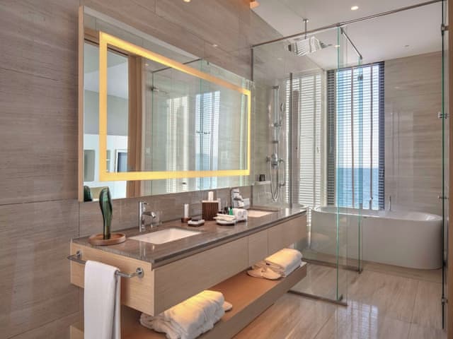 Junior Suite, 1 King Bed, Balcony