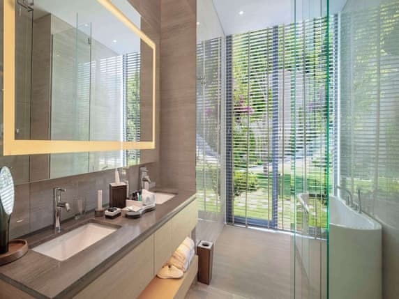 Junior Suite, 1 King Bed, Pool Access