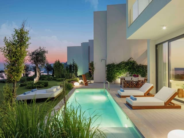 Premium Suite, 1 King Bed, Pool Access