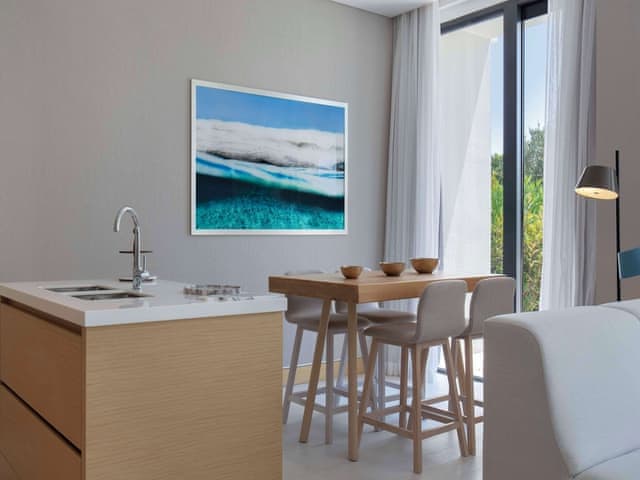 Premium Suite, 1 King Bed, Pool Access