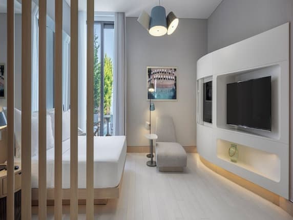 Junior Suite, 1 King Bed, Pool Access