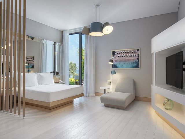 Junior Suite, 1 King Bed, Pool Access