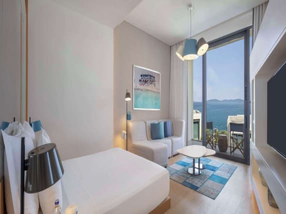 Premium Room, 1 King Bed, Balcony