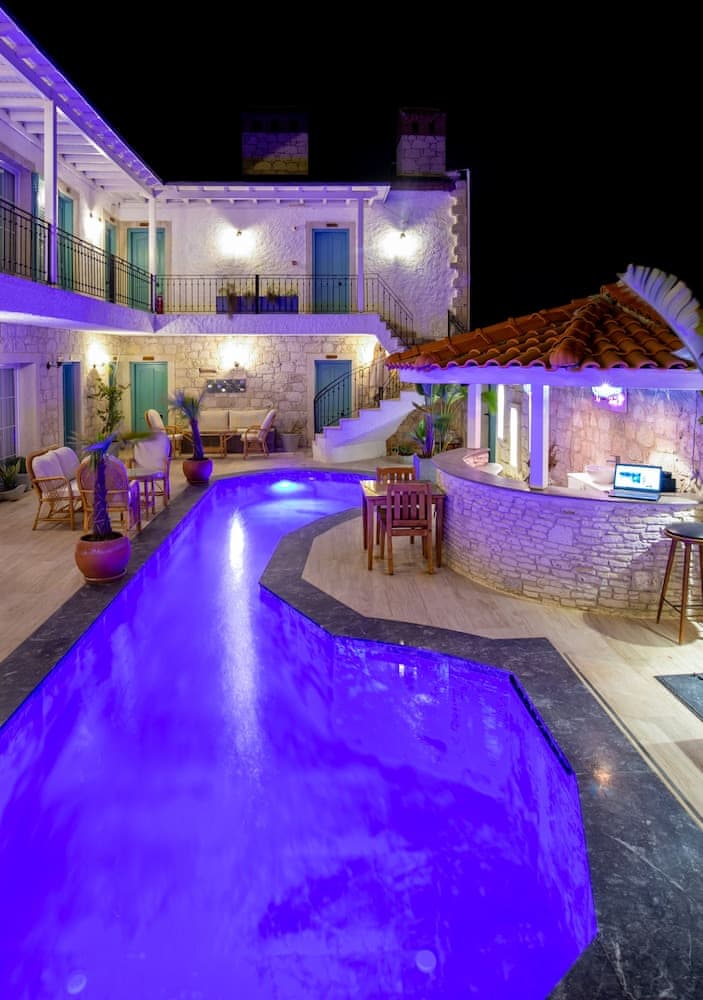 Avlu Alacati Butik Otel