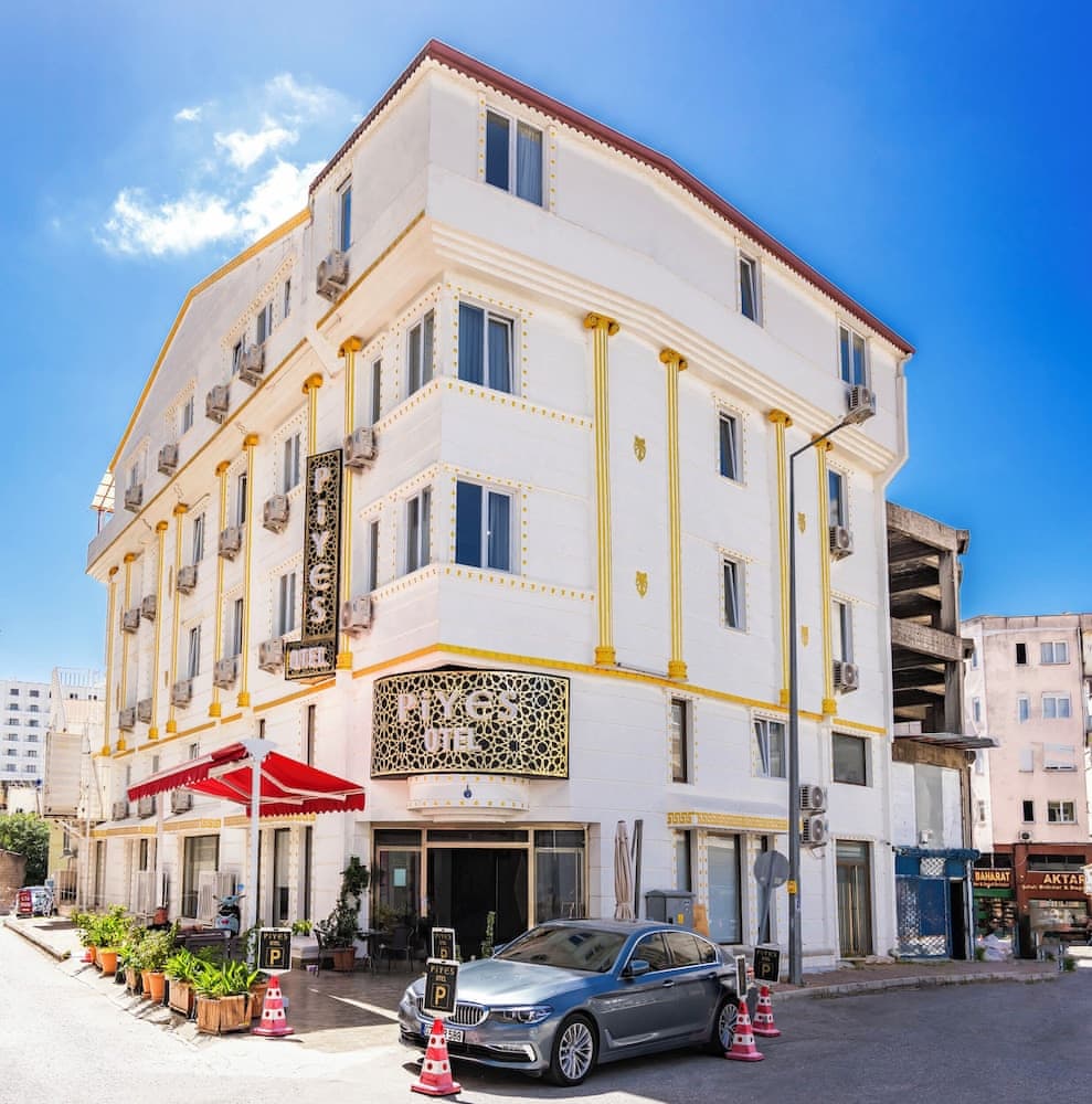 Piyes Otel