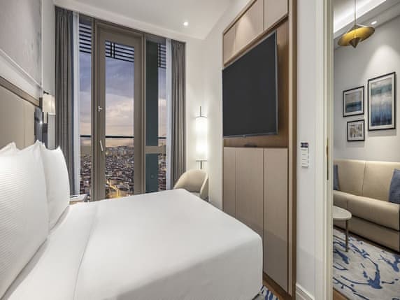 Family Room, 1 King Bed, Terrace