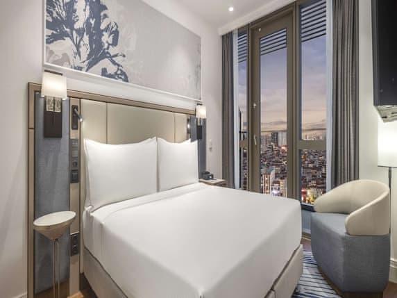 Family Room, 1 King Bed, Terrace