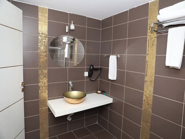 Superior Room, 1 Queen Bed, Bathtub, City View