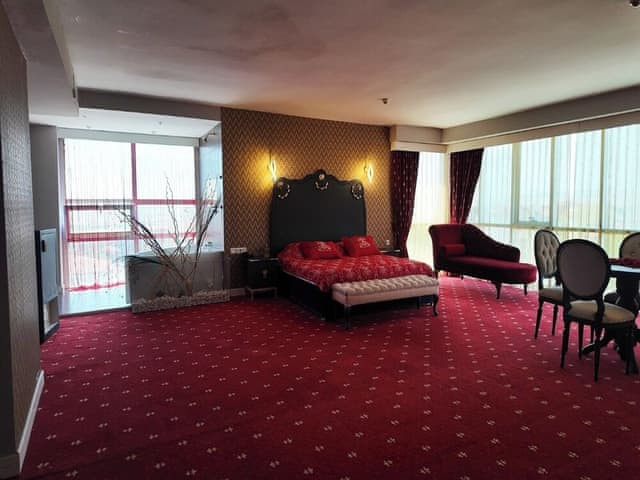 Superior Room, 1 Queen Bed, Bathtub, City View