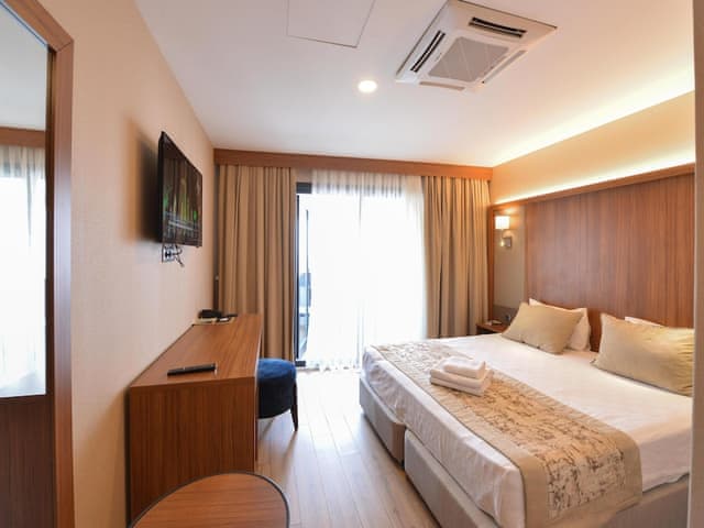 Deluxe Double Room, Smoking