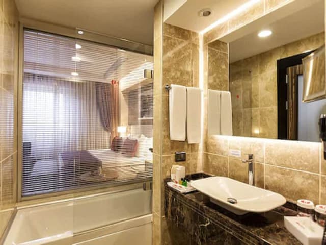 Senior Suite, 1 King Bed, Smoking