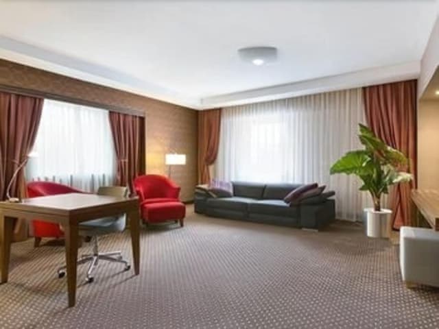 Suite, 1 King Bed, Smoking, Corner