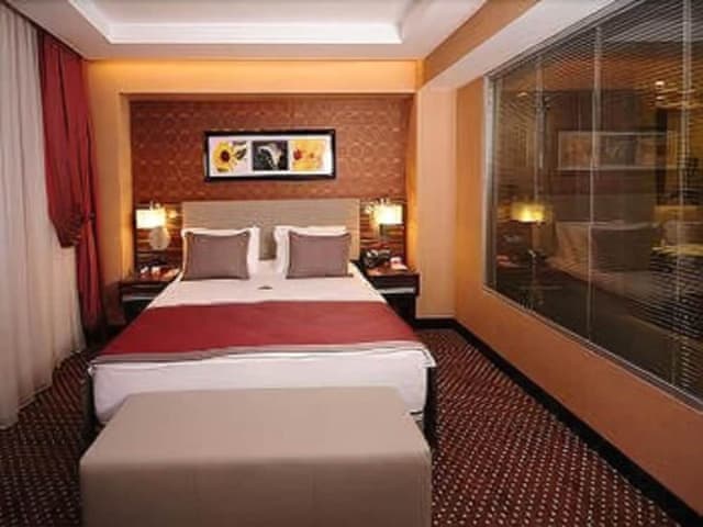 Senior Suite, 1 King Bed, Smoking