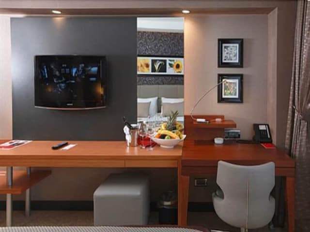 Superior Room, 1 King Bed, Smoking