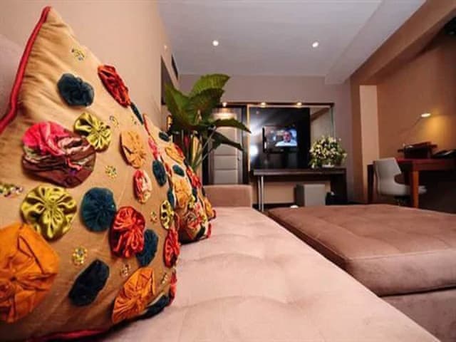 Senior Suite, 1 King Bed, Smoking