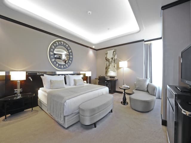 Standard Room, 1 King Bed, Smoking, City View