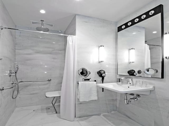 Standard Room, 1 King Bed, Accessible (Low Floor)