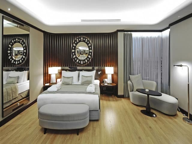 Suite, 1 Bedroom, Smoking, City View