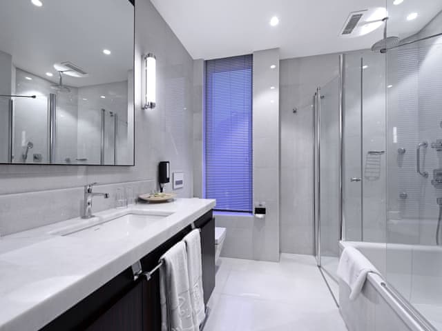 Premium Room, 1 King Bed, Smoking, Corner