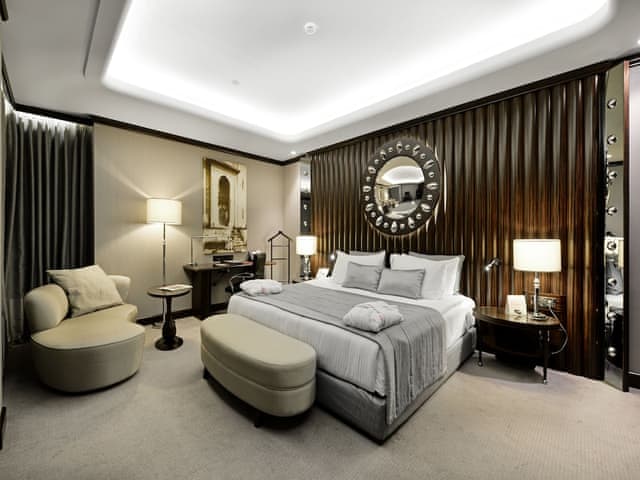 Premium Room, 1 King Bed, Corner