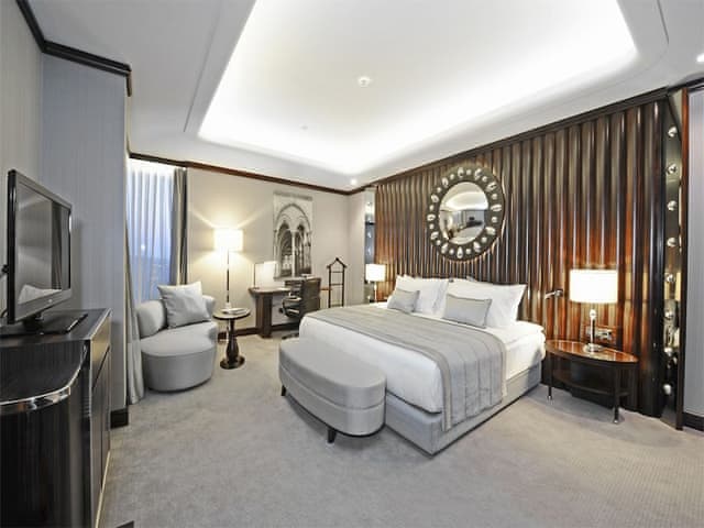 Standard Room, 1 King Bed, Club Lounge Access (High Floor)