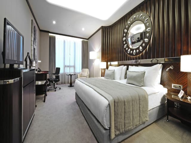 Standard Room, 1 King Bed, Club Lounge Access (High Floor)