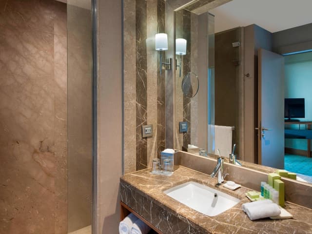 Deluxe Room, 1 King Bed, City View