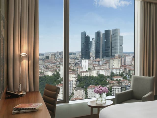 Deluxe Room, 1 King Bed, City View