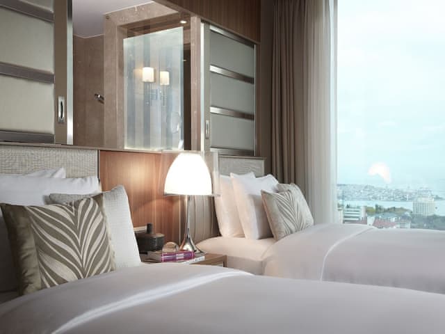 Deluxe Room, 1 King Bed, City View