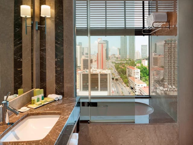 Club Suite, 1 King Bed, City View (Corner)