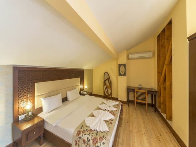 Deluxe Room, 1 King Bed with Sofa bed