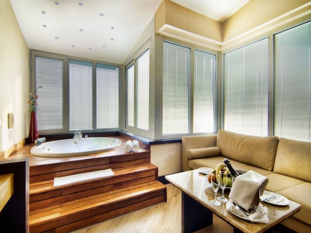 Junior Double Room, 1 King Bed