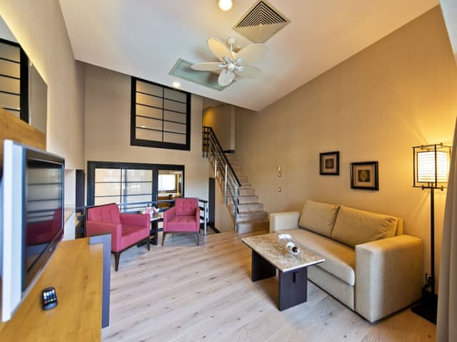 Deluxe Room, Jetted Tub