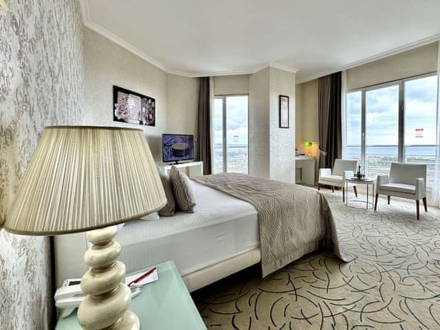 Deluxe Suite, City View (Sea and City View)
